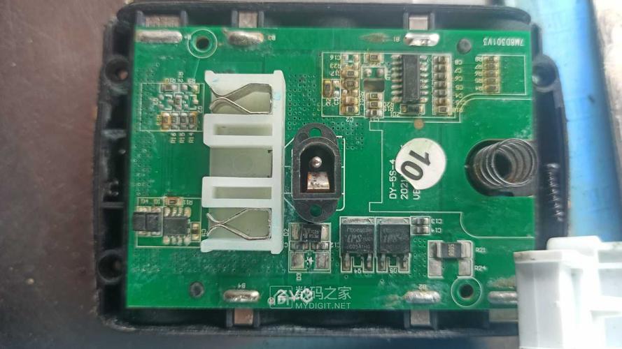 大藝電池電路板拆卸