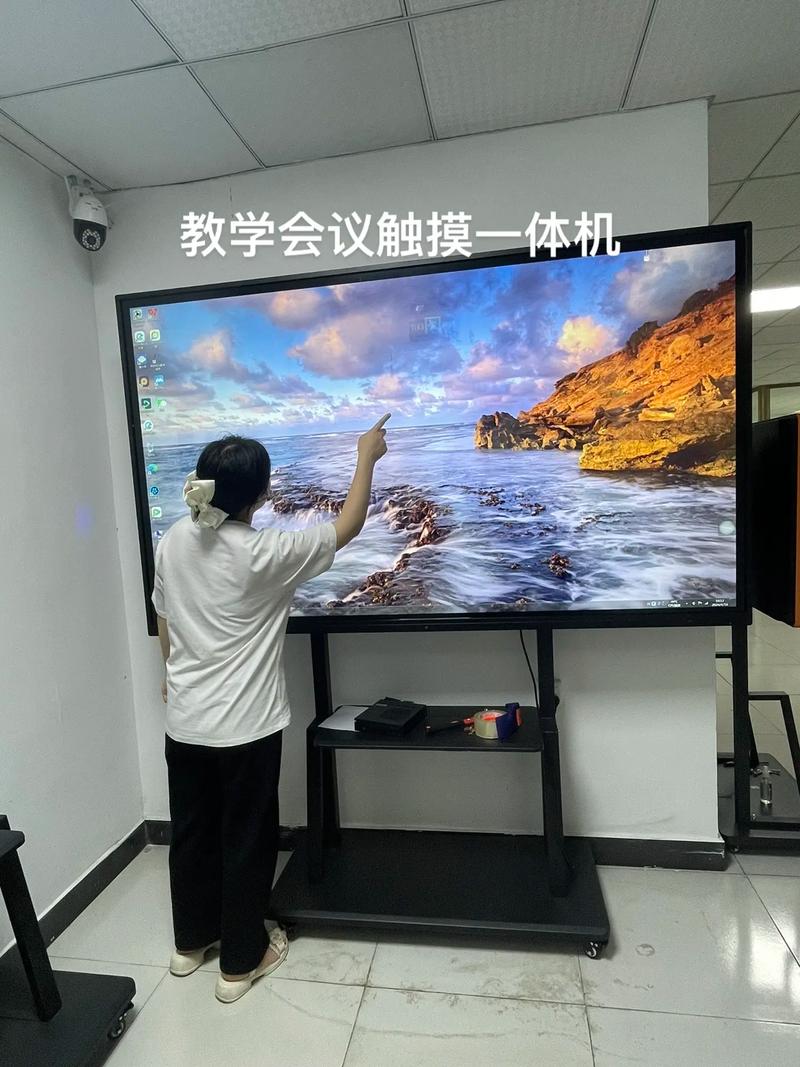 西安觸摸屏教學投影儀一體機，西安觸摸屏教學培訓投影機