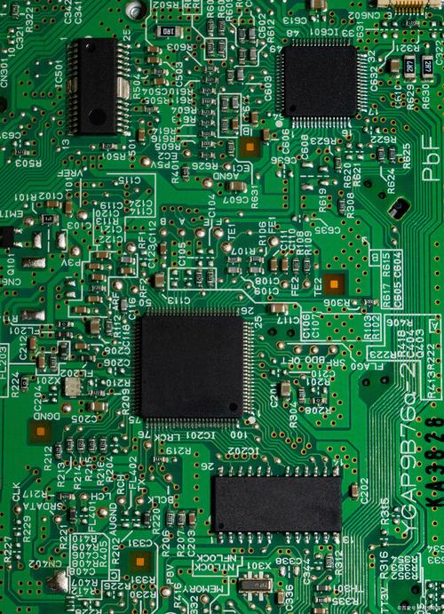 集成電路板圖片，集成電路板和芯片的區別