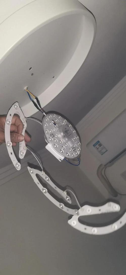 LED線路板維修是現代照明行業中的一個重要環節。隨著智能照明設備的普及，越來越多的人開始依賴LED照明系統，但是線路板故障經常會給用戶帶來麻煩。在本文中，我們將探討LED線路板維修的重要性以及一些常見的故障和解決方案。