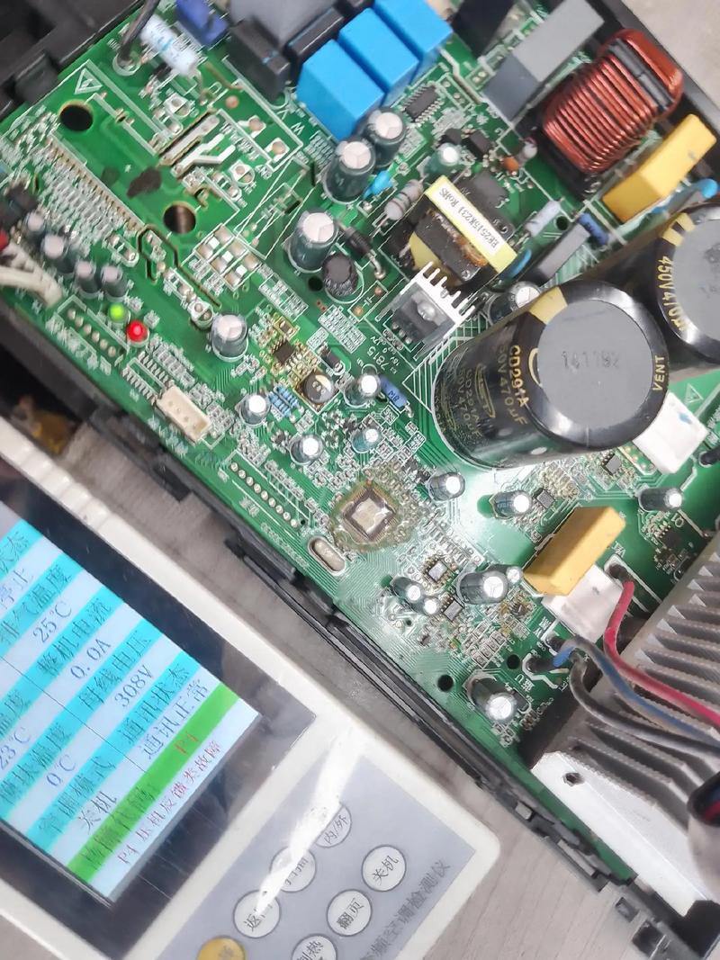 探秘維修師傅的絕活：《凱美瑞空調電路板維修視頻》