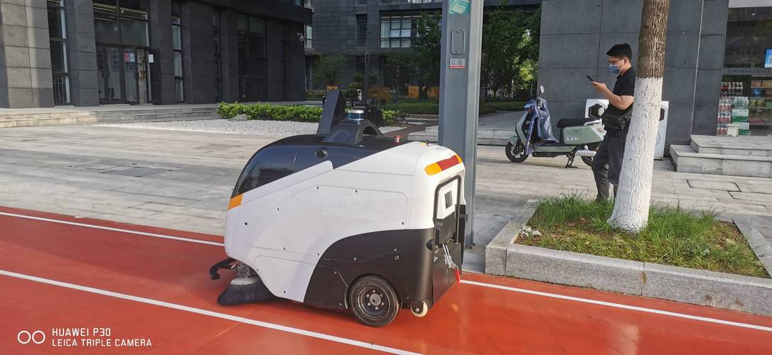 智能機器人的出現，為戶外保潔工作帶來了極大的便利。然而，機器人也需要定期維護和保養，以確保其長時間穩定運行。本文將以戶外保潔智能機器人維修為中心，探討其常見問題和解決方法。