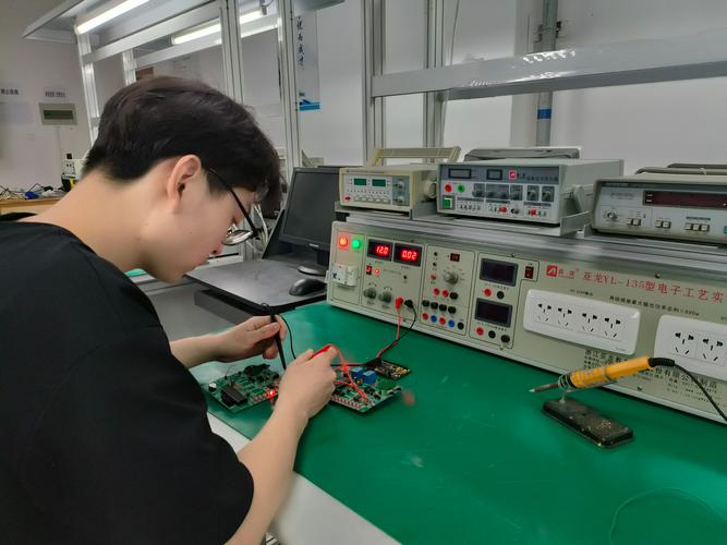 柔性線路板高溫壓合機維修-專業維修服務-技術解決方案