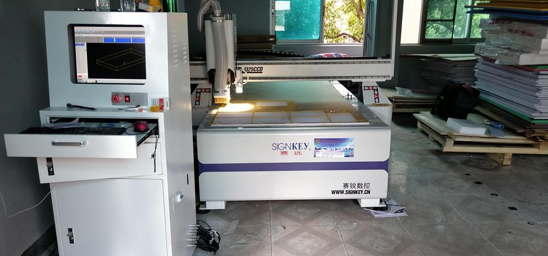 線路板雕刻機價格，線路板雕刻機是用什么編程的