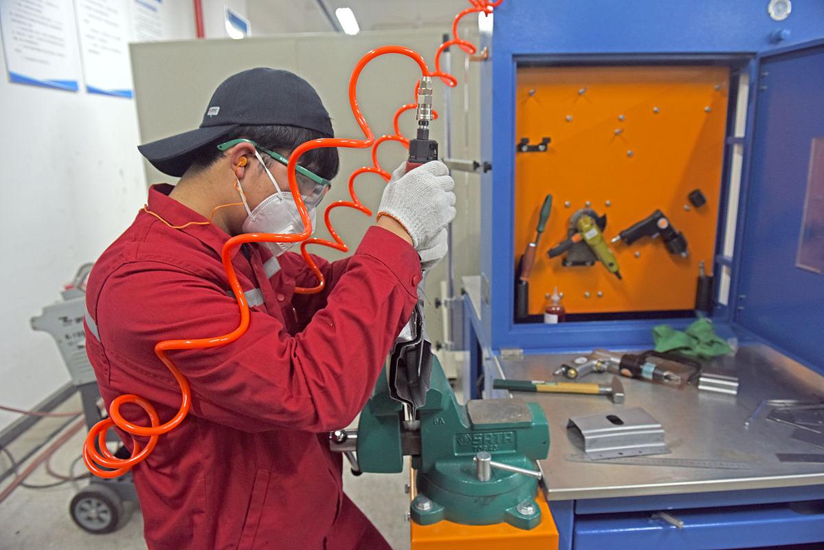 聊城平面關節機器人維修：技術人員的重要任務