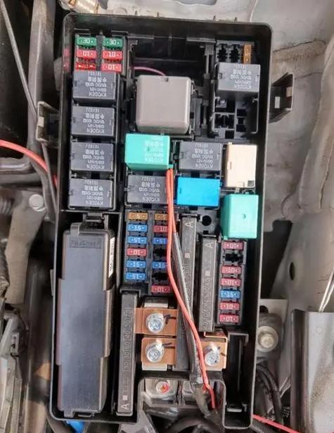 雅閣abs電腦板維修多少錢，02年雅閣abs泵繼電器在哪