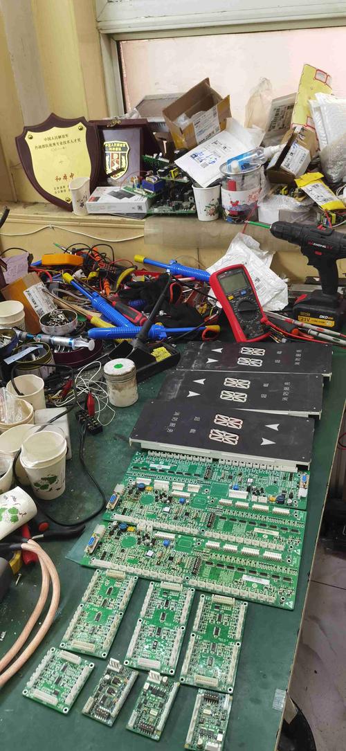 電梯電路板維修：解決故障，保障安全
