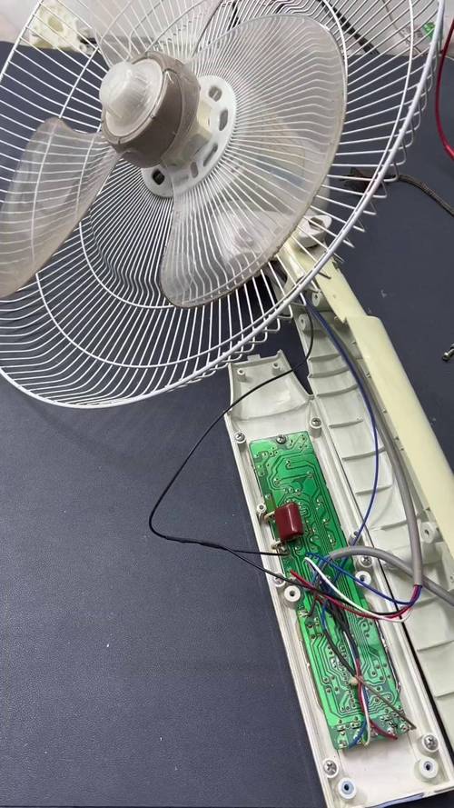風扇電路板發熱，電路板風扇故障維修視頻