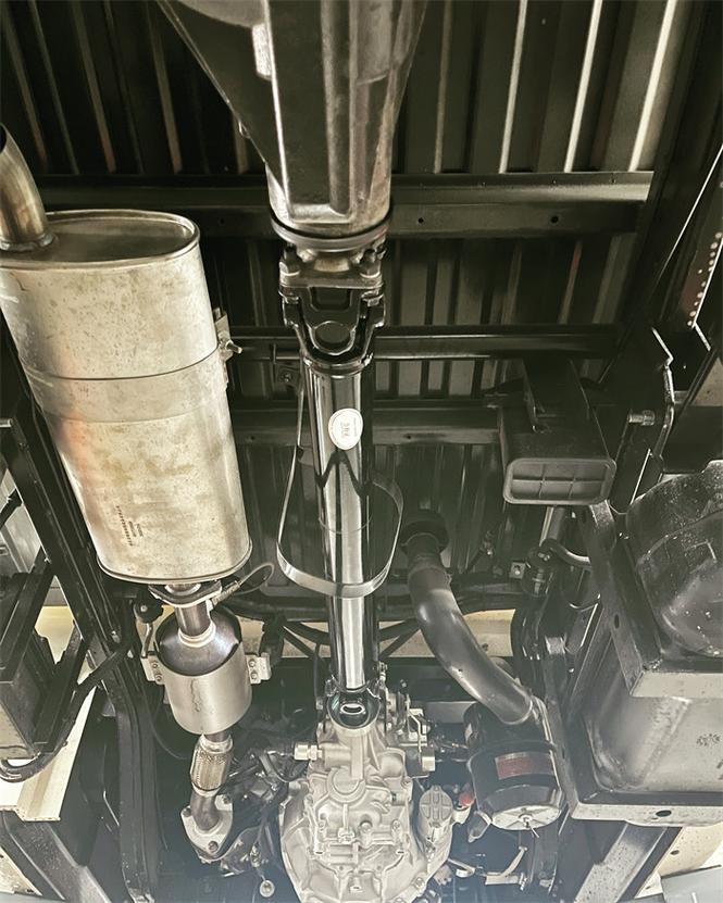 驅(qū)動(dòng)軸圖片，驅(qū)動(dòng)軸和傳動(dòng)軸區(qū)別